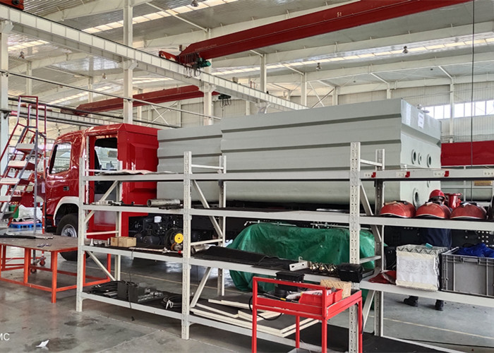 60m Spray Range Fire Extinguishing Vehicle For Firefighting With Six Seats