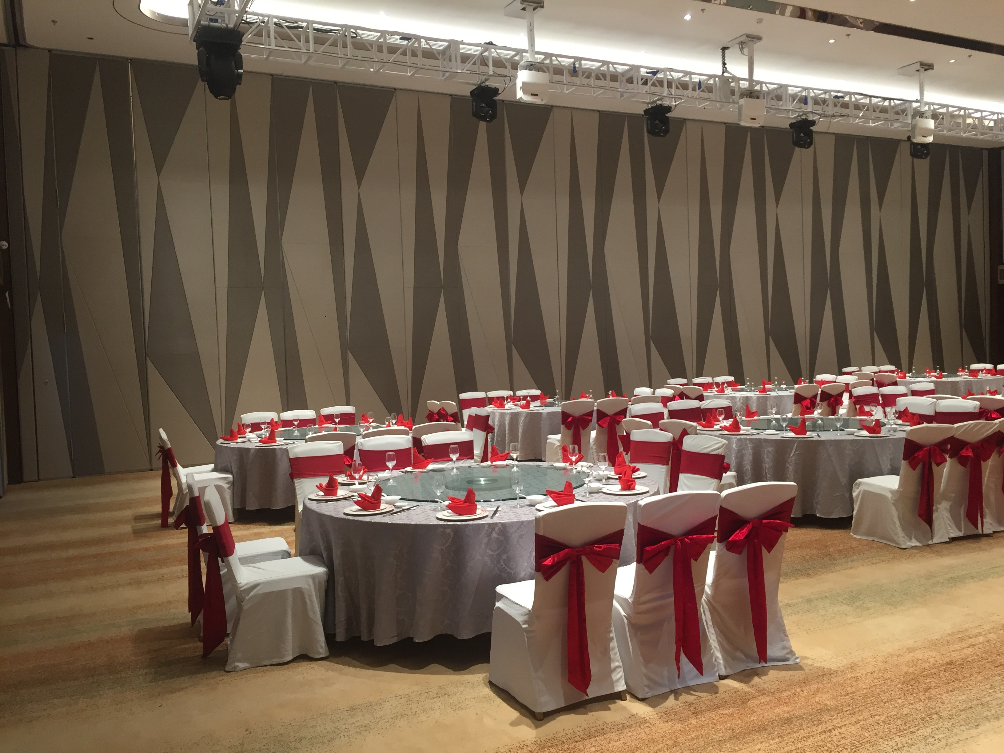 Ultrahigh Movable Partition Walls super high more than 4m smoothly movable auto turn a corner
