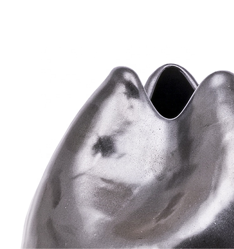 High quality creative Petals shape black luxury ceramic vase with metal glazed for table decor