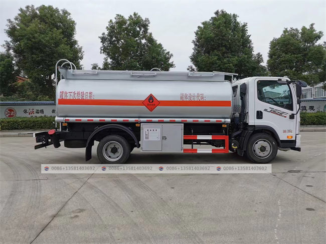 FAW Brand 8ton New Left Hand Drive Fuel Bowser Price Oil Fuel Truck With Dispenser