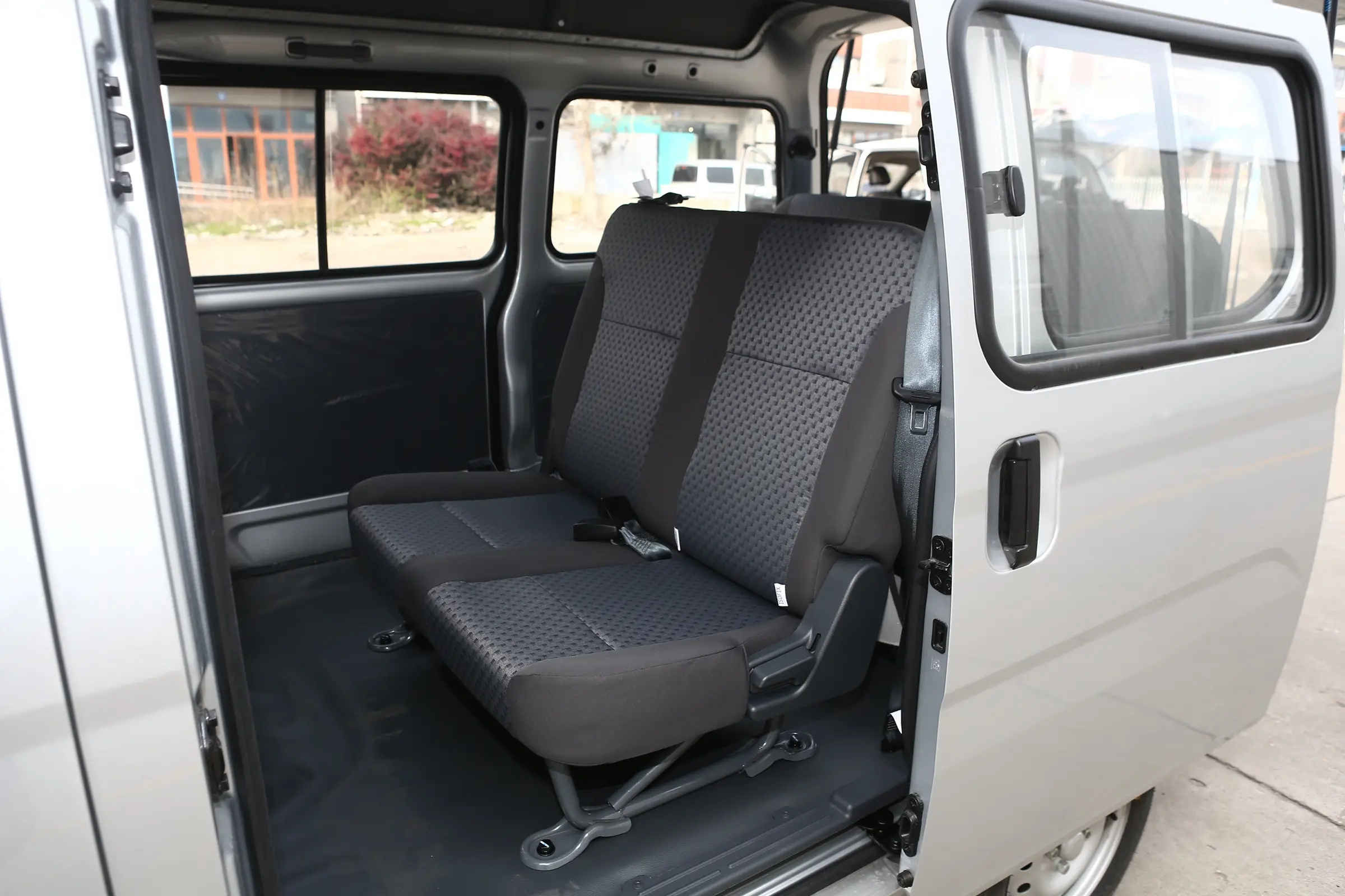 2nd Hand Mini Bus 7 Seats Oil Engine Wuling L2E Minivan Model Air Conditioner