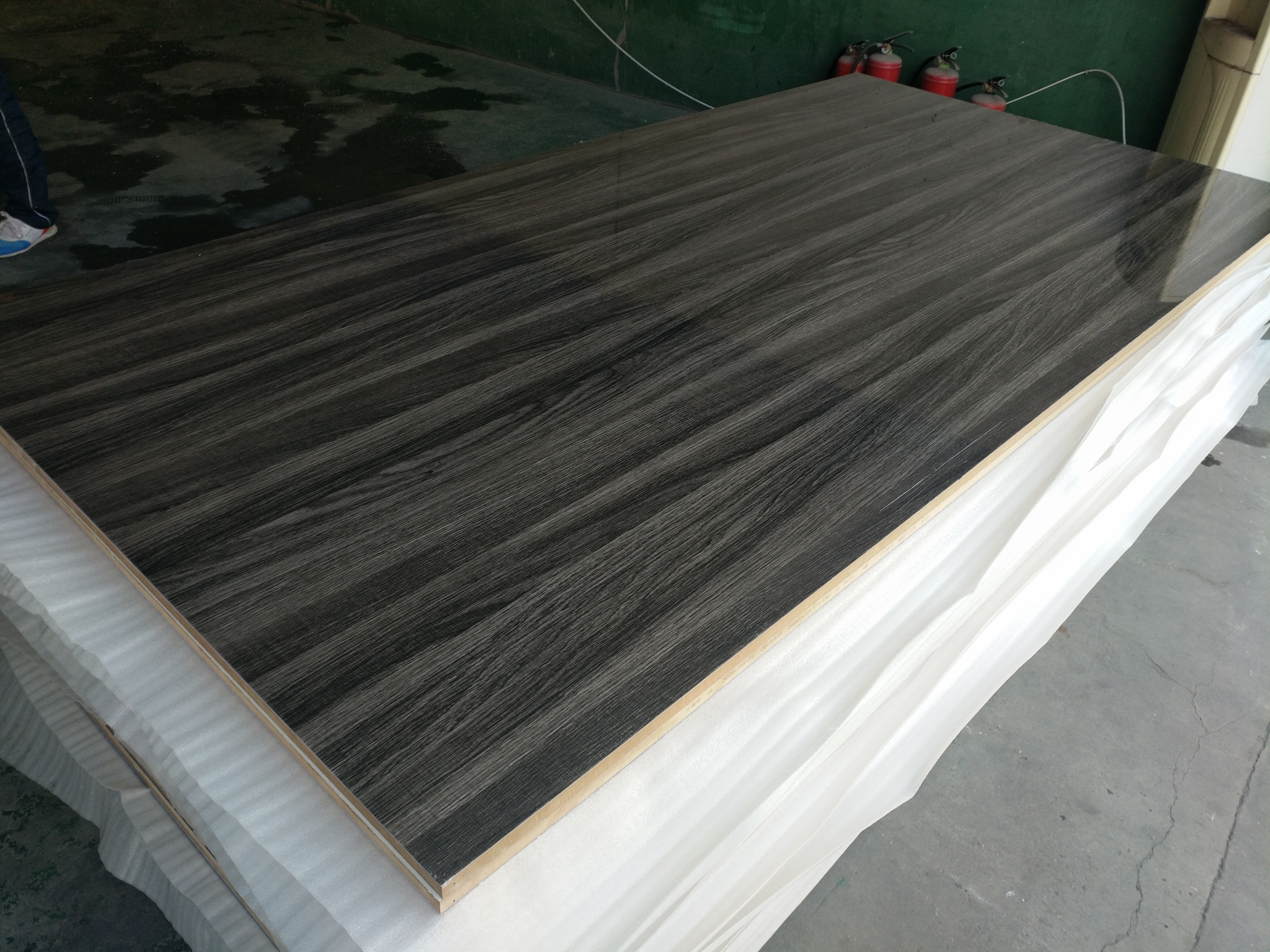 Anti scratch 19mm high gloss acrylic laminated MDF panel made in China