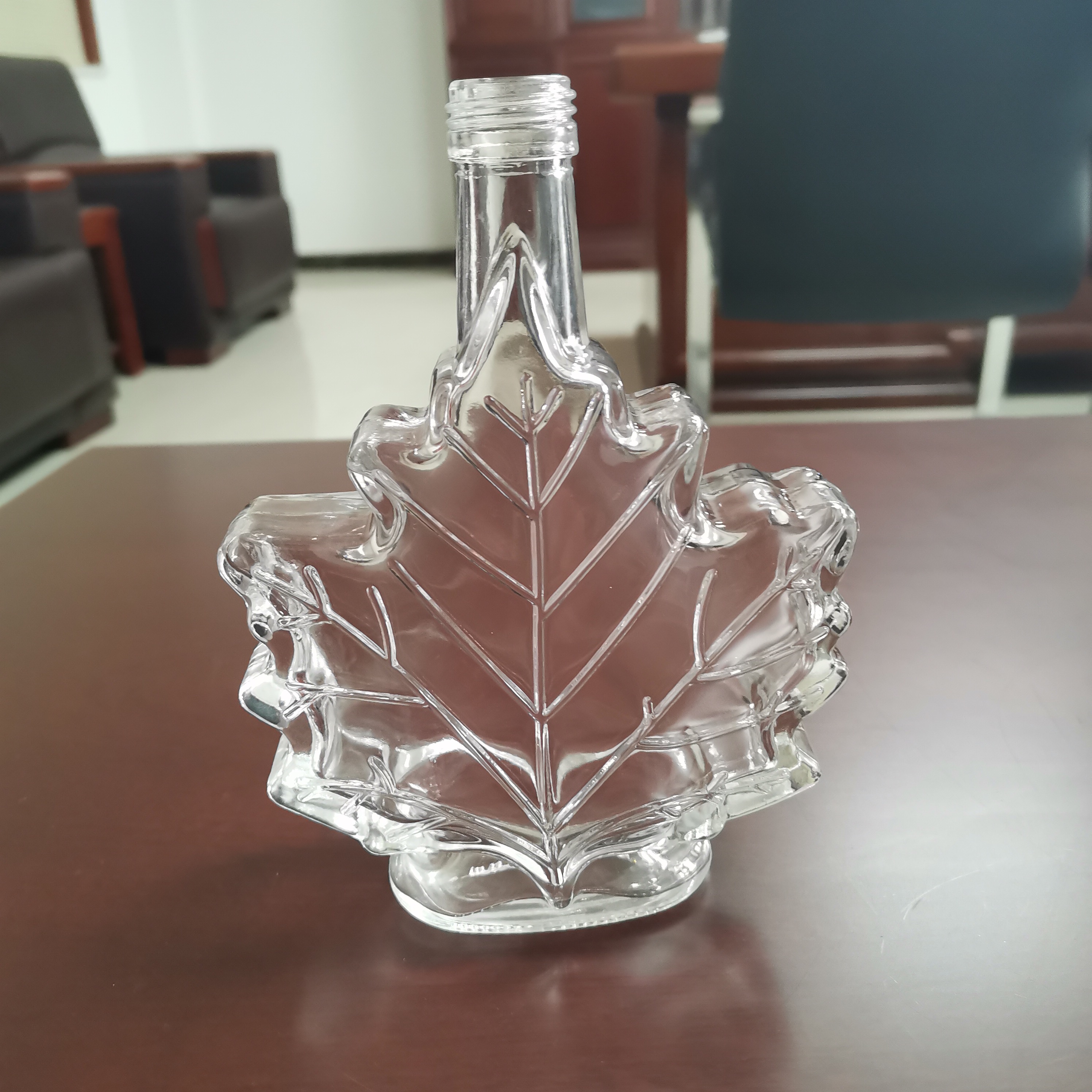 Glass Collar 50ml Empty Maple Leaf Shaped Crew Top Glass Bottle 100ml Mini Glass Bottle