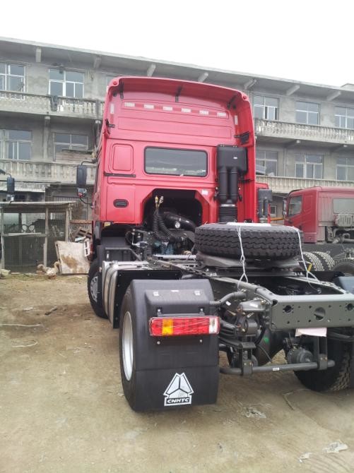 SINOTRUK HOWO 4x2 tractor truck/prime mover, 336hp,loading 40tons, Left hand drive, red for Ethiopia, Kenya, market