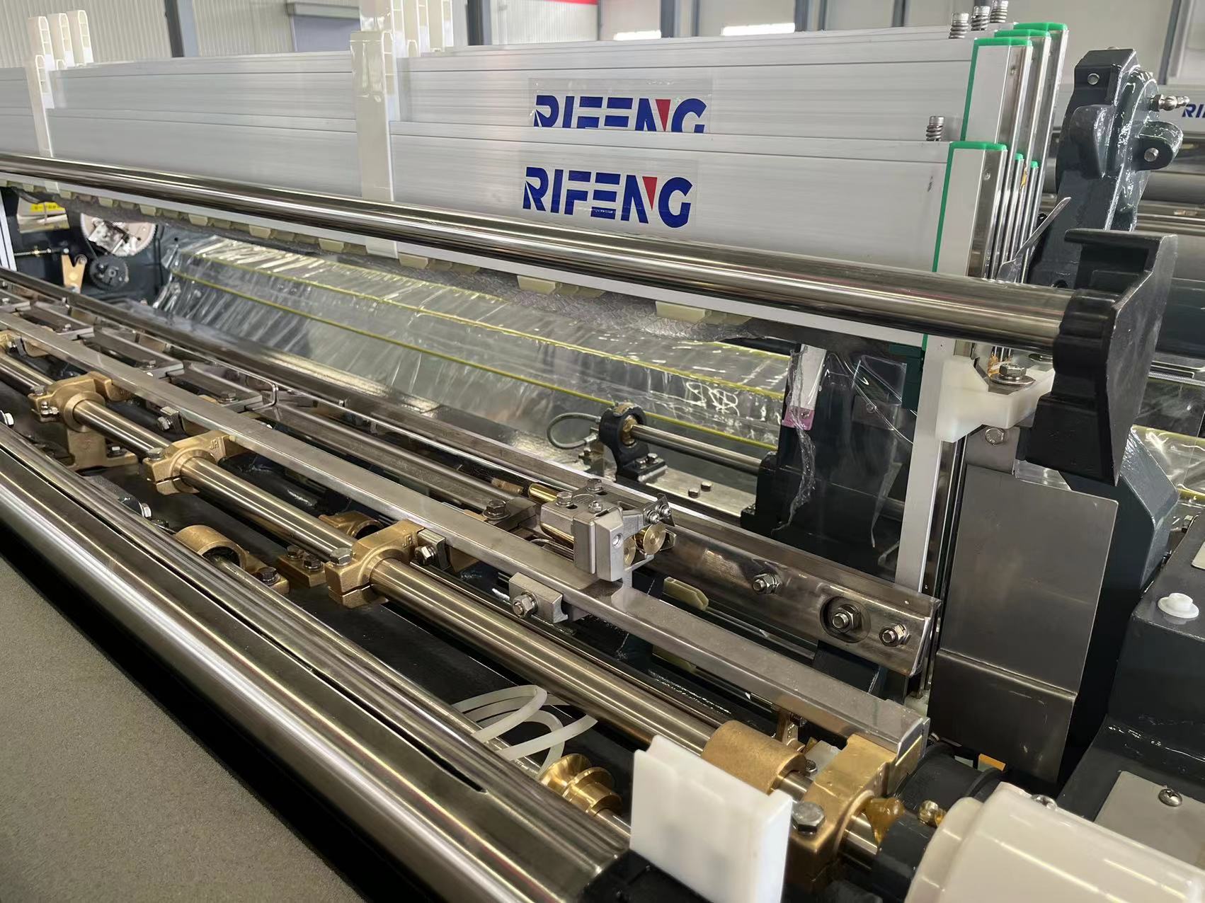 1000 RPM Electronic Dobby Loom 3.6m Water Jet Looms Textile Warping Machine