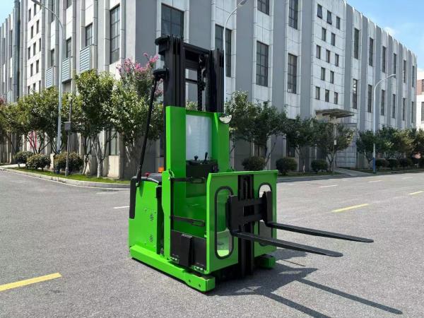 Capacity 600 KG Lifting Order Picking Forklift Truck 6000 Meters Cold Storage