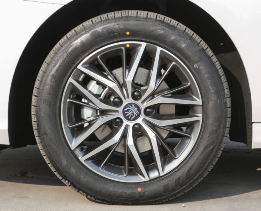 BYD Qin Plus 2023 Champion Version DM-I 120km Model 1.5L L4 4 Door 5 Seats Car