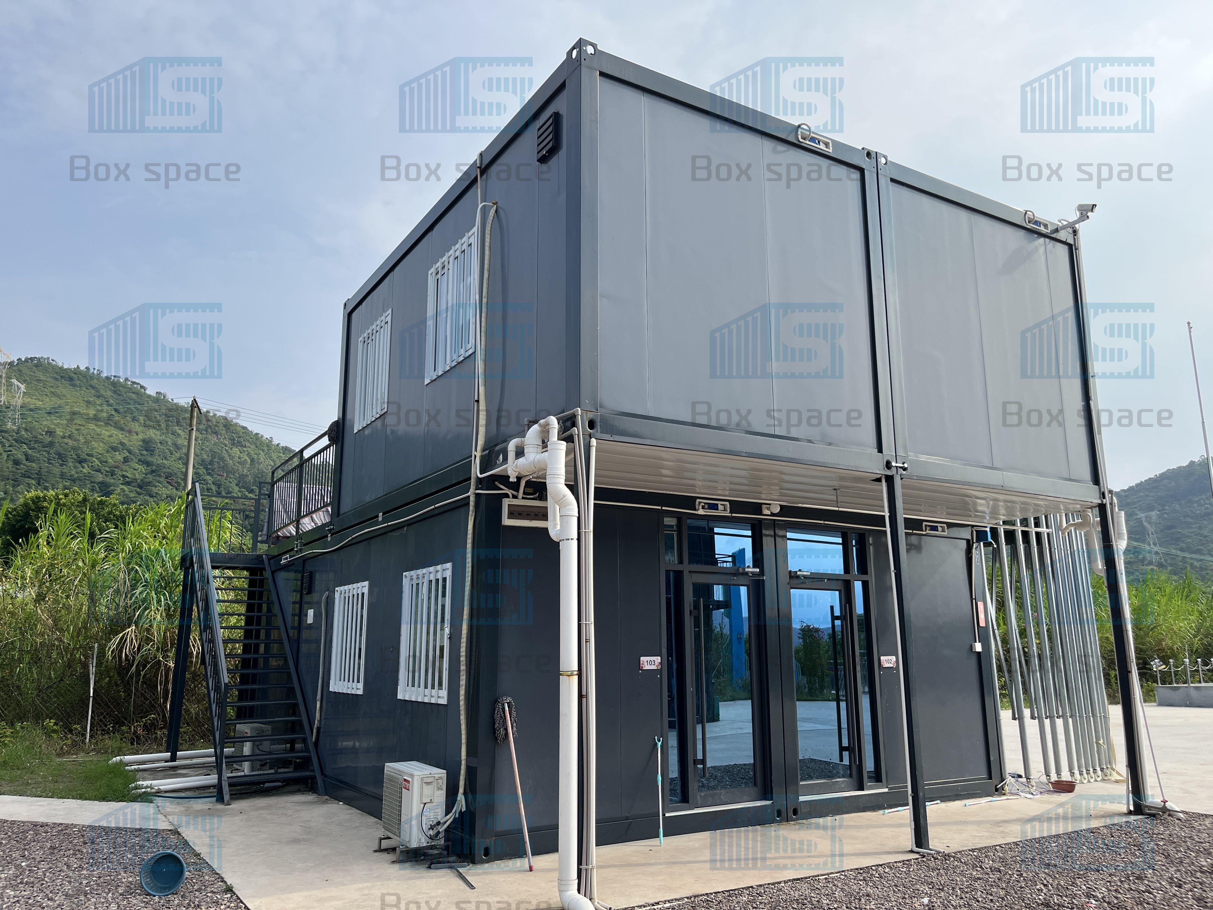 Q235B Galvanized Steel Frame 4 Hidden Pipes Drainage System Portable Modular Cabin