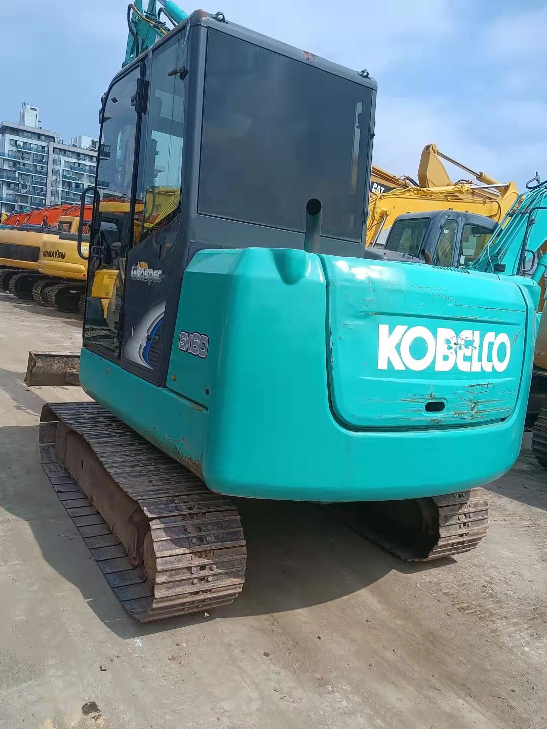 Customized Blue YANMAR Kobelco Excavator 5.61TON 35.5KW 1800 Working Hours