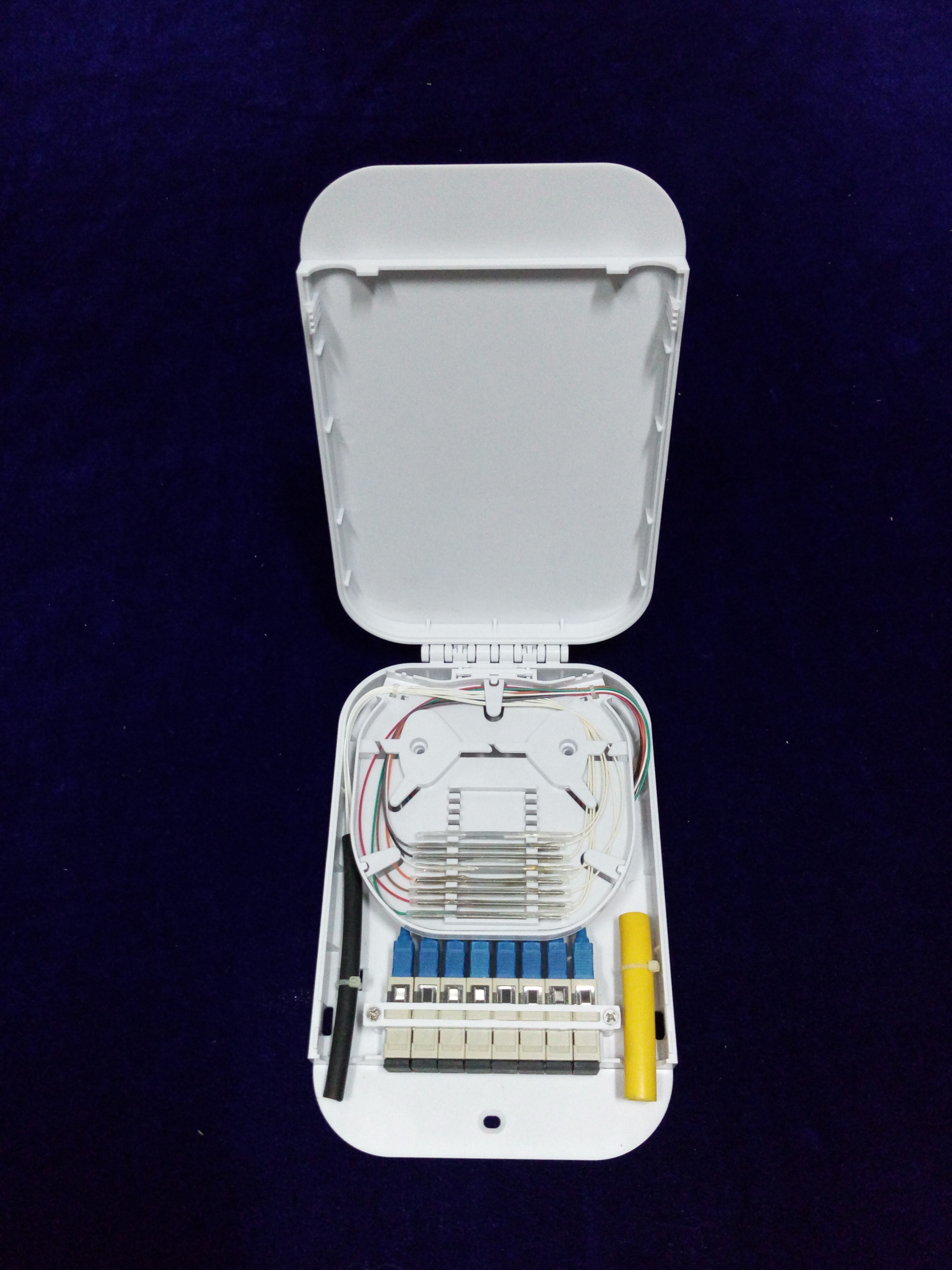 8 Core IP44 FTTH Fiber Optic Terminal Box SC Adapter Wall Mounted
