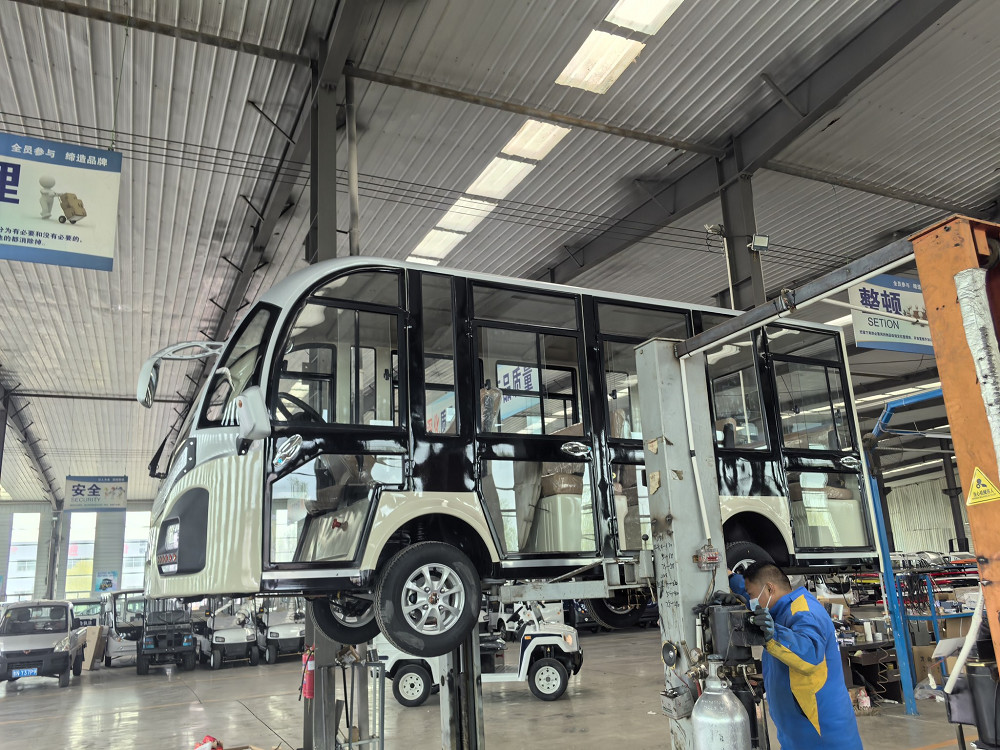 Customizable LOGO Supported Electric Tourist Vehicle With 14 Seats