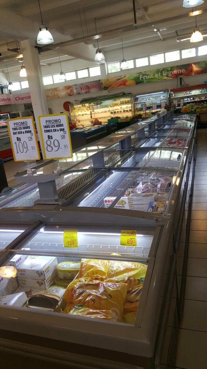 2.1M White Island Freezer Meat Counter Display Freezer for Supermarket