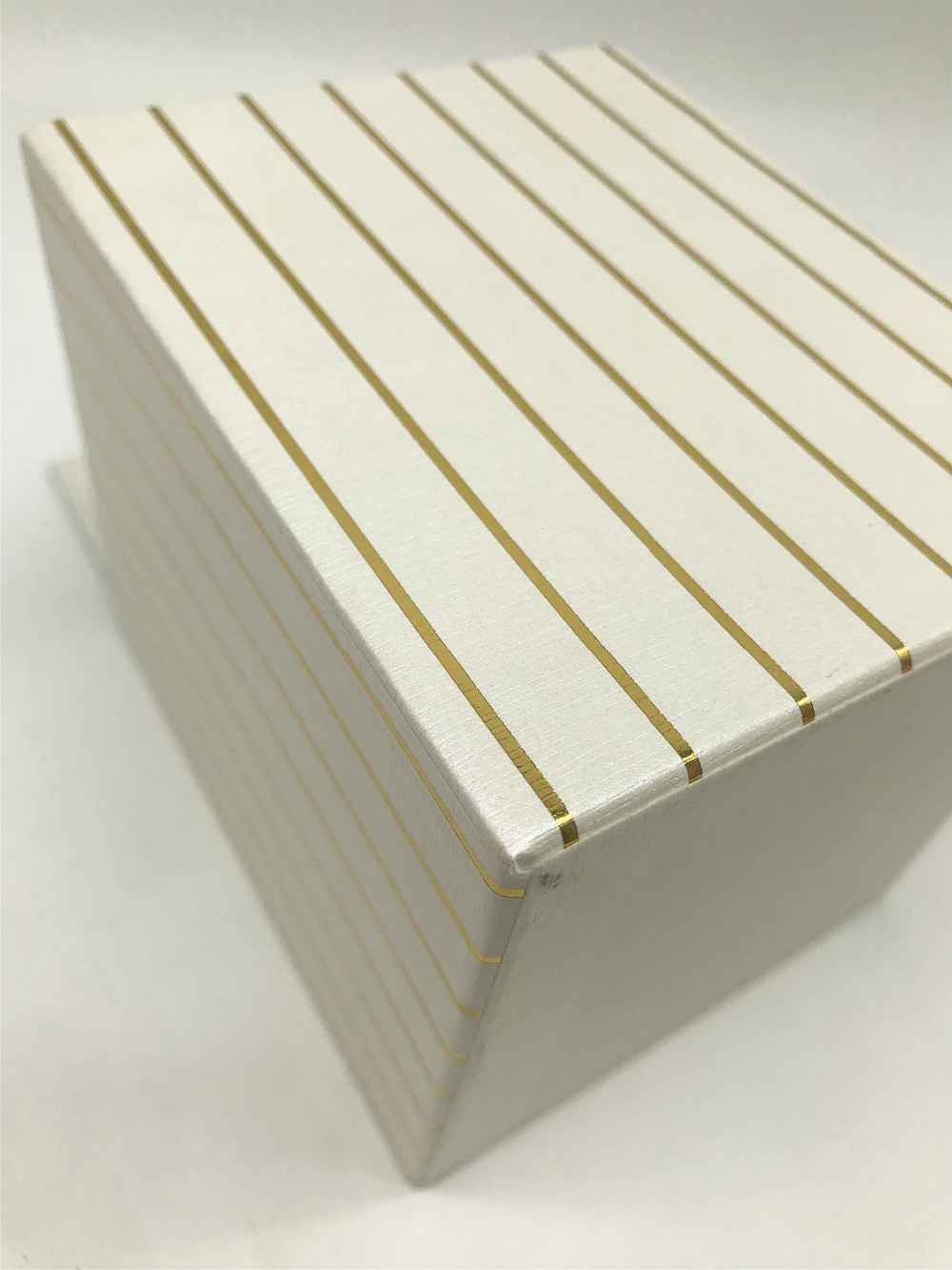 Varnishing Ready To Ship Black White Pink Red Stripe Square Small Rose Cardboard Paper Packaging Single Flower Rosen Box