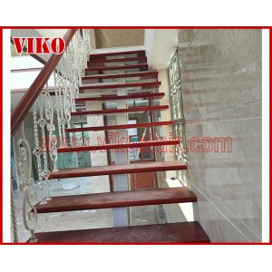 Wrought Iron Staircase VK100S Wrought Iron Handrail Tread Beech,Railing tempered glass, Handrail b eech Stringer,carbon Manufactures