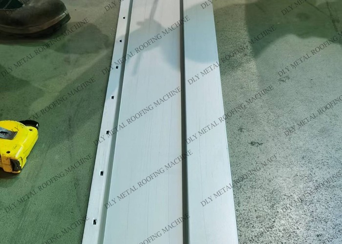 Automatic 50hz Chain Drive Glazed Tile Making Machine Metal Roofing Roller 0.8mm