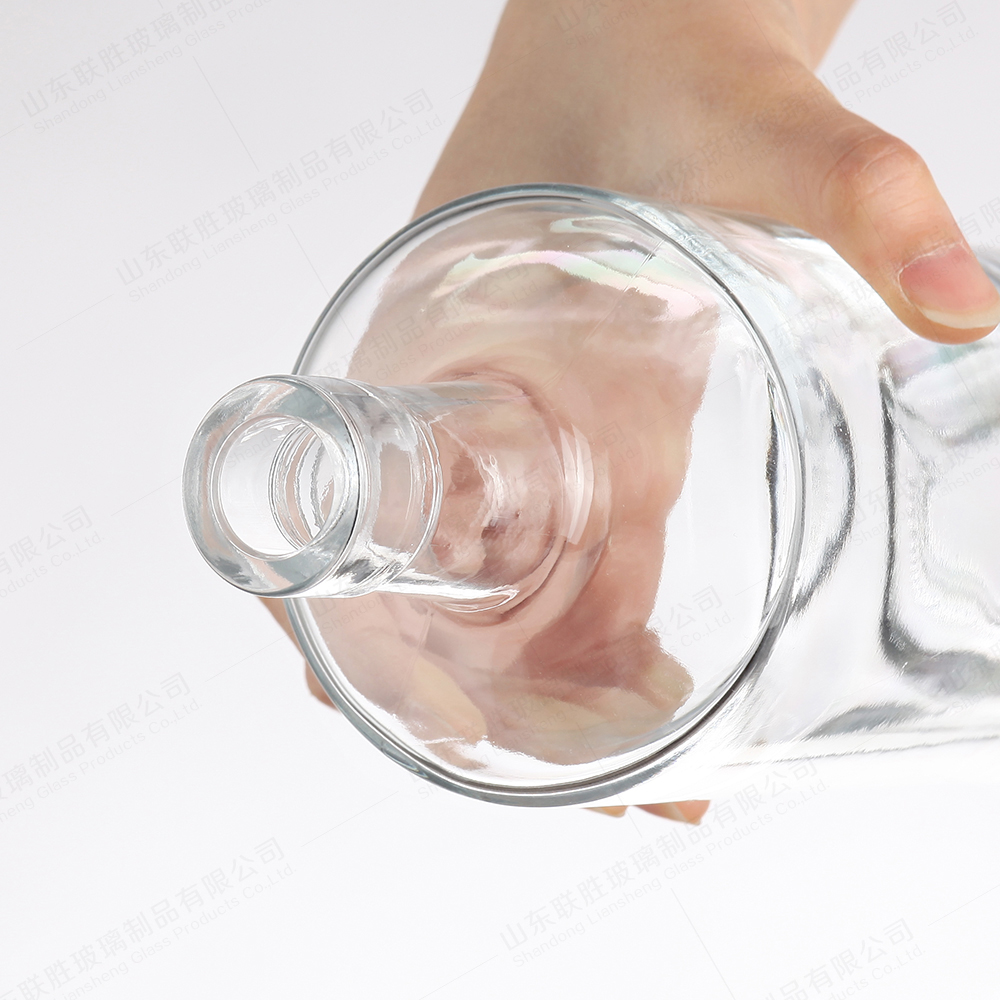 Collar Material Glass 700ml 750ml Thick Bottom Glass Whisky Liquor Bottle for Tequila