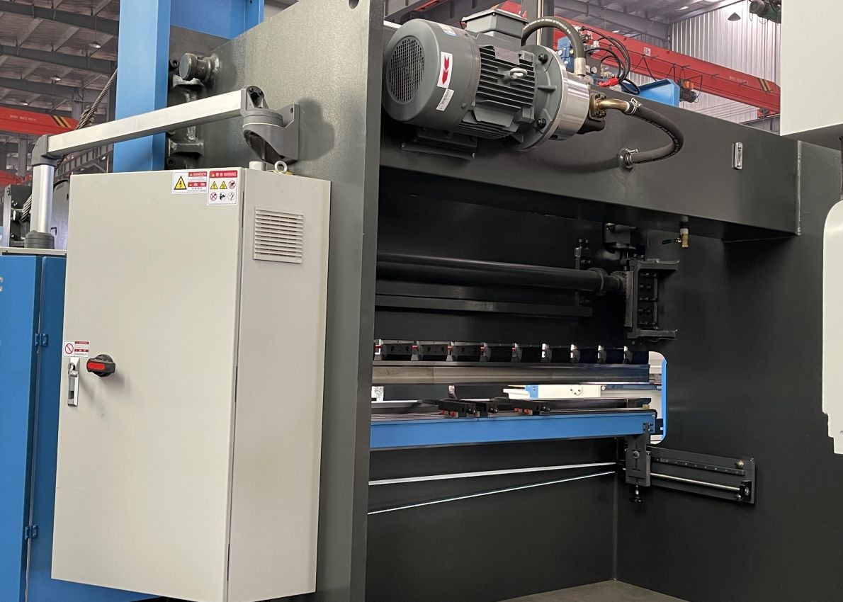 160T 3200MM Bending Thickness 6mm Carbon Steel Hydraulic Press Brake With 11kw Motor Power