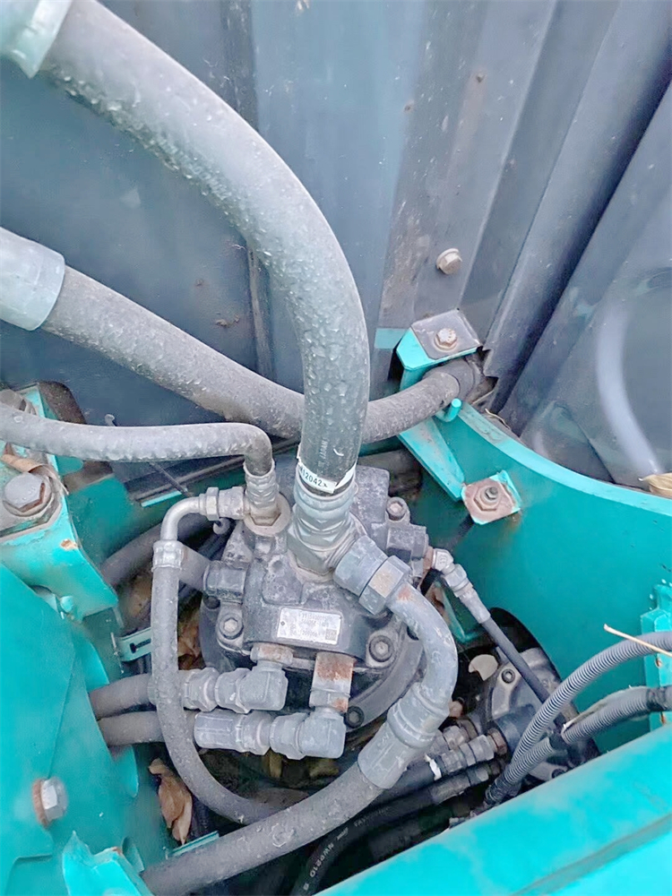 1989 Working Hours Original Hydraulic Pump 7 Ton Kobelco SK75 Excavator in Shanghai