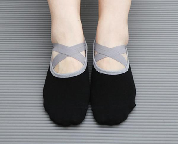 Beautiful Low Cut Ballet Yoga Socks , Quick Dry Non Slip Yoga Socks Customized