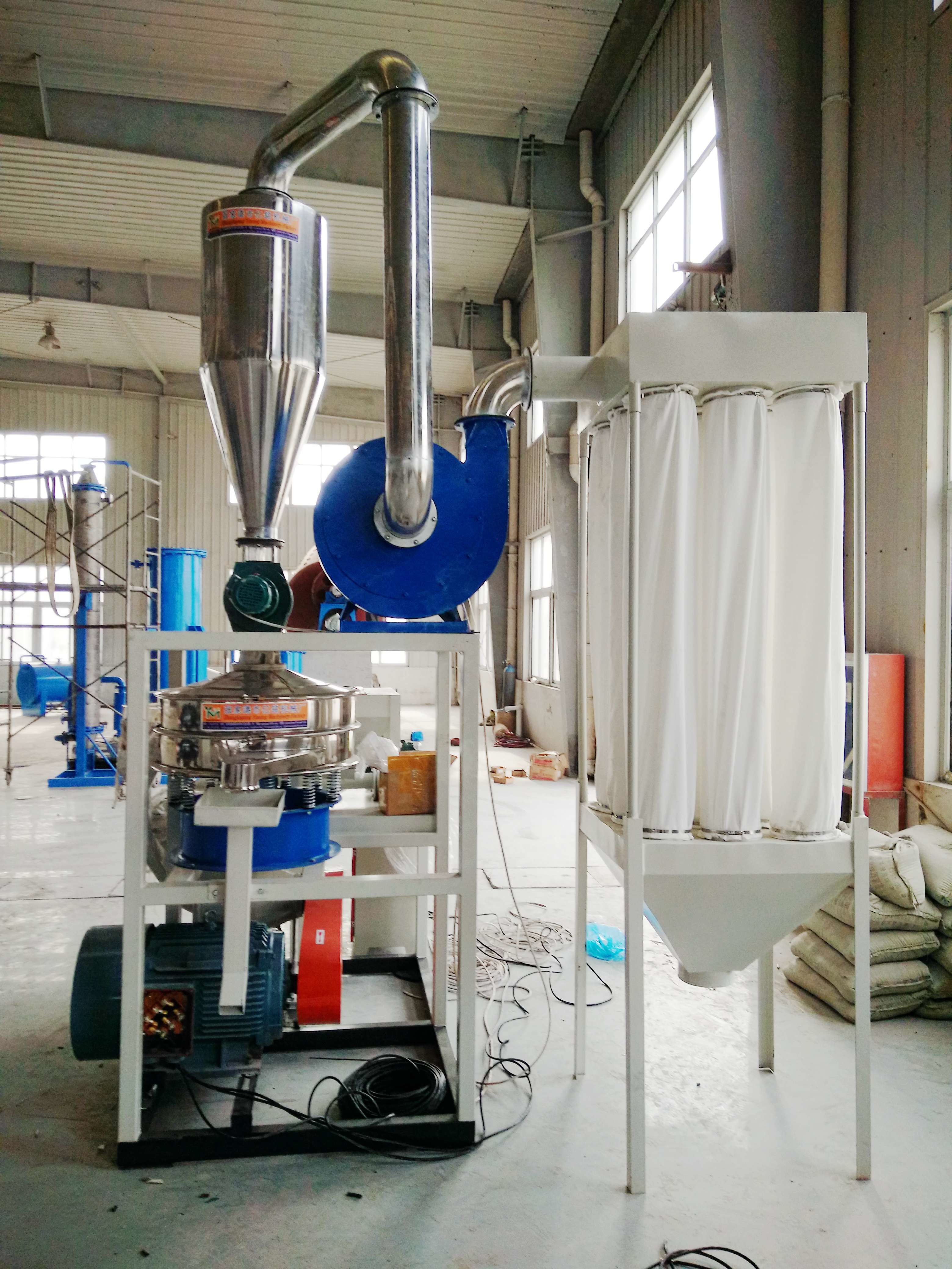 Cowhide Cutter Grinding Machine , Dust Free PE Pulverizer Compact Structure