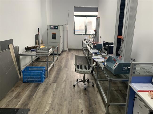 6mm SPC Vinyl Plank Flooring Wood Texture Fireproof Anti Moisture