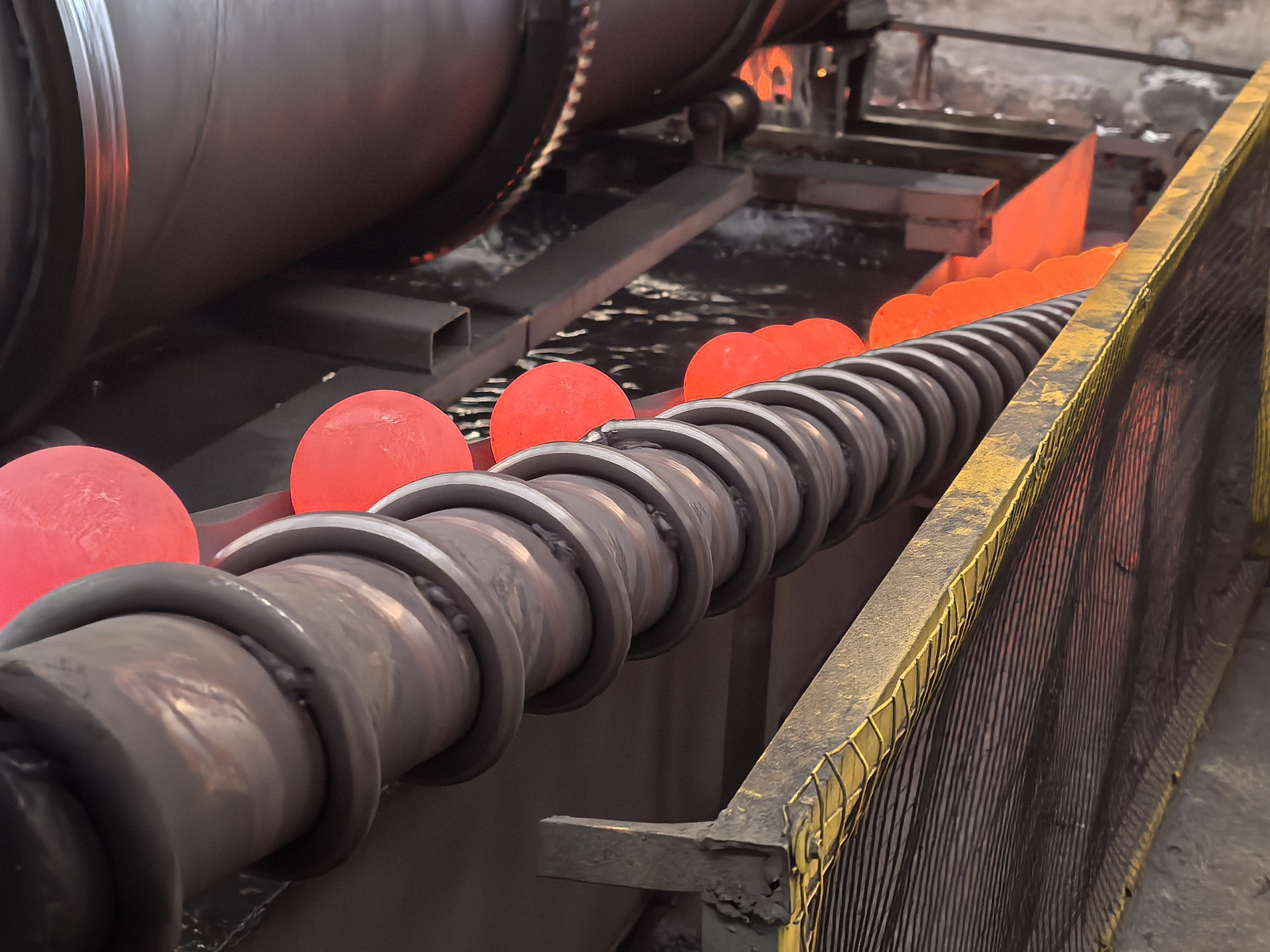 Medium Cr Cast Iron Ball Mill Balls from Zhongwei for Optimal Wear Resistance and Moderate Hardness