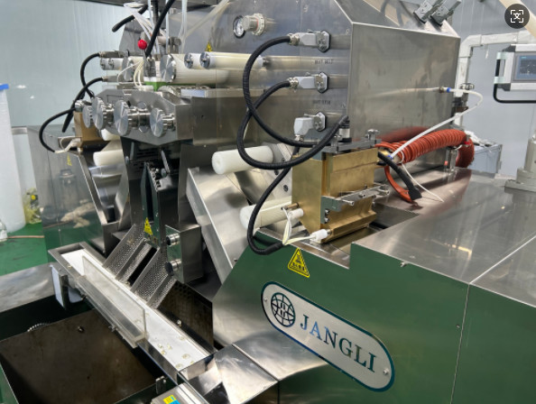 PLC And Touch Screen Control System Soft Gelatin Capsule Machine For Round Capsule Size And 4-32 Plungers