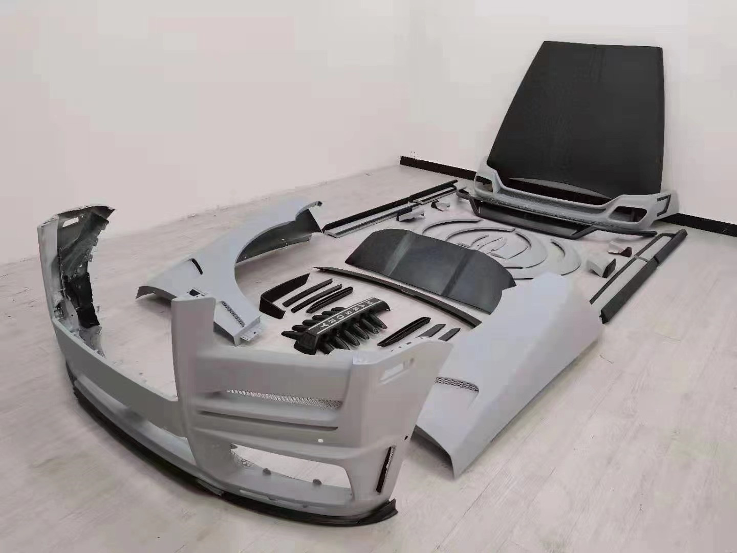 FRP Custom Wide Body Kits Rolls Royce Cullinan Bumper Engine Spoiler Widebody Kit