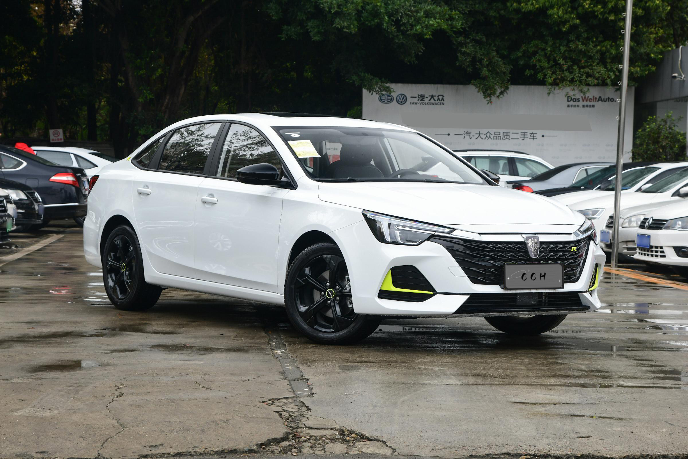 Ternary Lithium Electricity Roewe I6 MAX Skylight Exclusive New Energy Vehicles