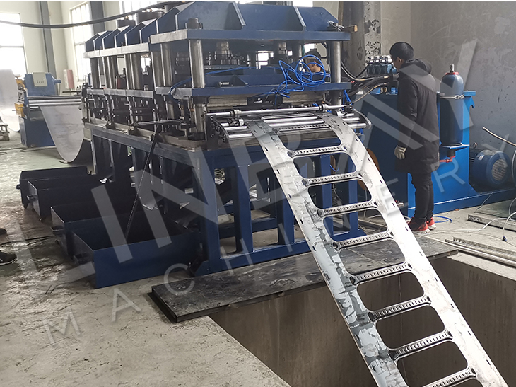 Carbon Steel Hydraulic Punch Automatic Cable Ladder Rack Roll Forming Production Line