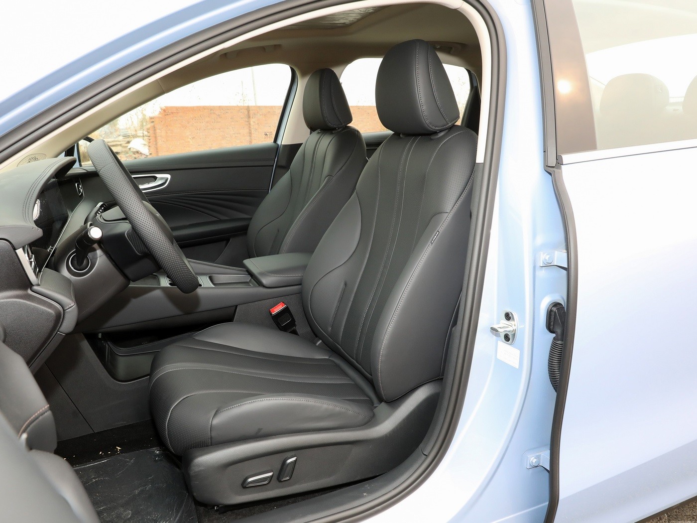 Roewe D7 DMH 125 Beyond Edition Midsize Plug In Hybrid Electric Car Sedan EV