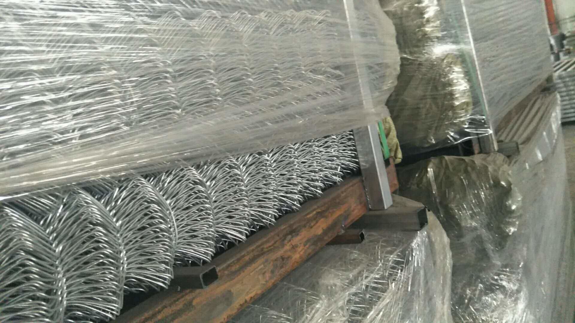 Diamond Wire Mesh 1.8m Steel Chain Link Fencing With Galvanized