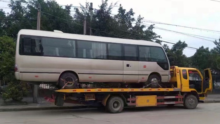 Manufacturer direct sale HOWO emergency car carrier slide bed tow truck flatbed recovery road rescue truck for sale