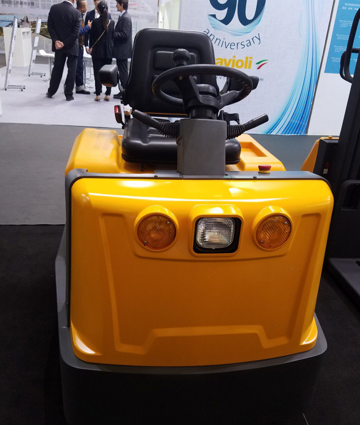 Yellow 3 Ton Small Electric Tractor , Car Shape Battery Driven Electric Tow Tugs
