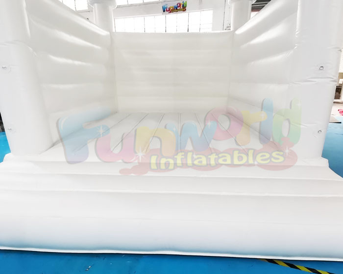 Public 18OZ PVC Inflatable Bounce Houses Quadruple Stitching