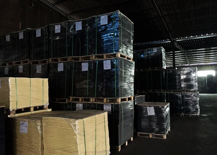 Virgin pulp quality uncoated Black Kraft Paper for school paper and packing