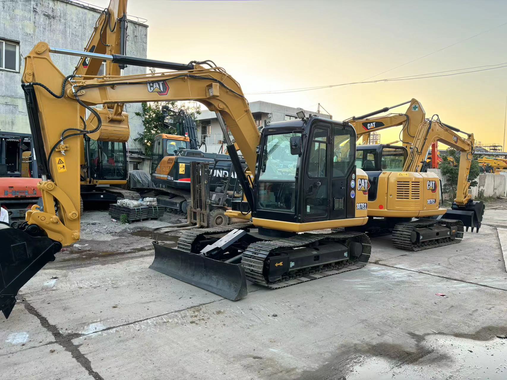 Second Hand Caterpillar CAT 307 Crawler Excavator from Japan with Low Working Hours