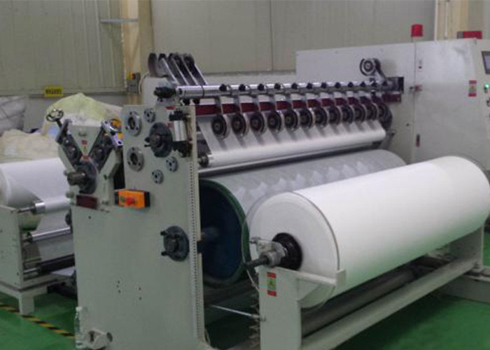White PET Non Woven Rolls Spunlace Nonwoven Wipes Parallel Lapping