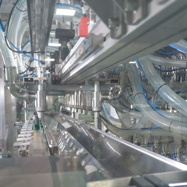 Shampoo Lotion Automatic Bottle Filling Machine 6000 Bottles/hour Production Line Speed