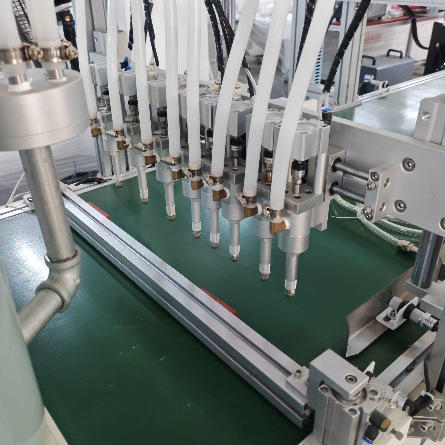 Six Heads Glue Dispensing Machine Automatic Robotic Adhesive Dispensing Systems 2000W