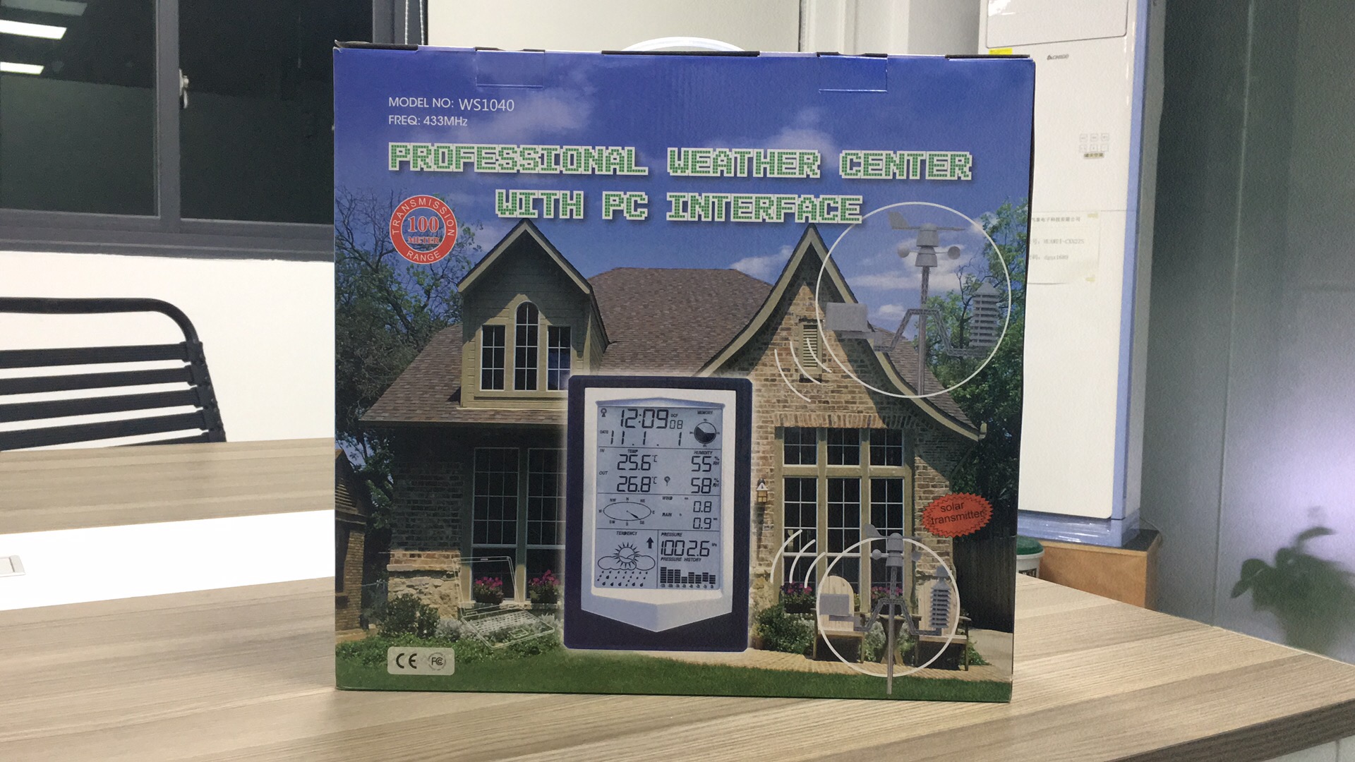 Indoor Outdoor Sensors Automatic Weather Station Temperature Accuracy Of ±1.0°C And Color Forecast