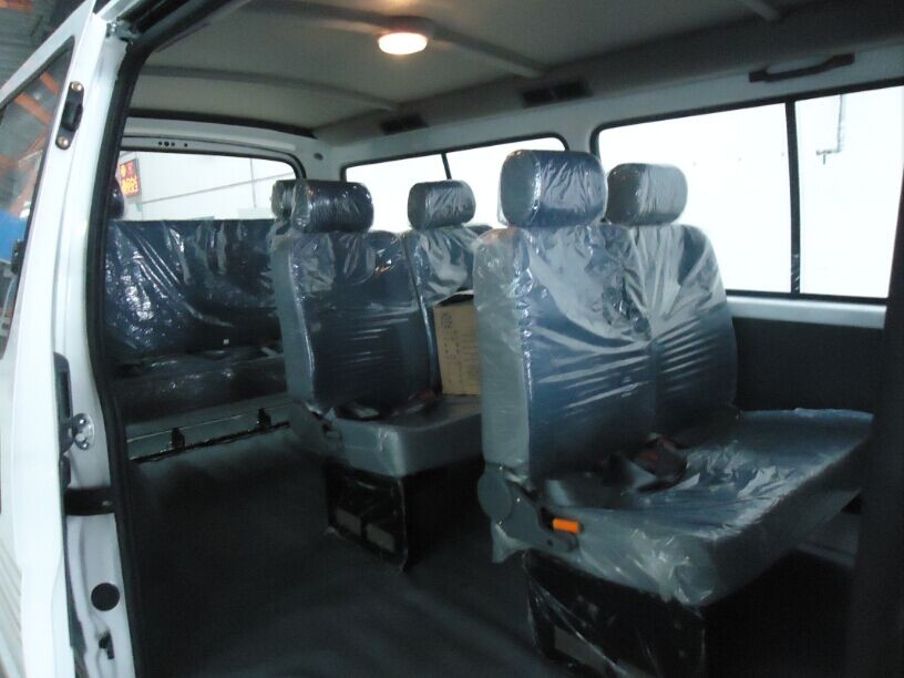 Customized 6m 9-15 Seater Mini City Bus HIACE Type Euro II diesel Engine