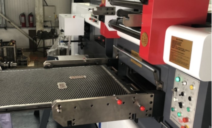 Heavy Series High Pressure Packaging Boxes Bags Embossing And Foil Stamping And Die Cutter Machine
