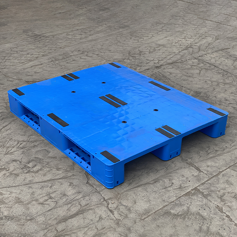  Heavy Duty Plastic Pallet With 3 Runners And Open Deck Manufactures