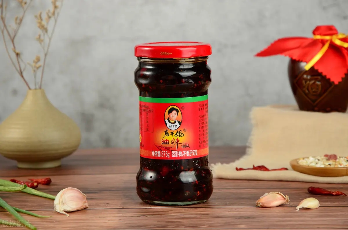Blended Laoganma CHILLI SAUCE with CHILI RED OIL FERMENTED CHICKEN SOYBEAN Flavor