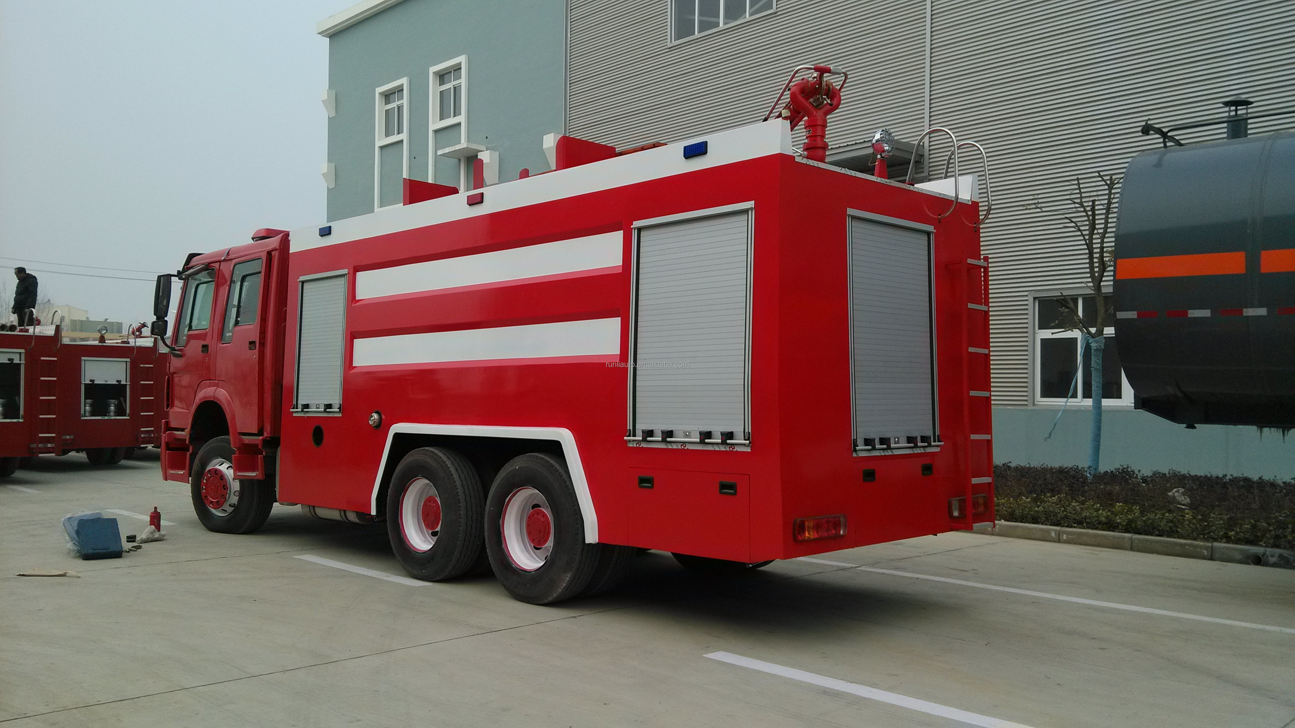 China Fire Rescue SINOTRUK 6X4 Water Foam Fire Fighting Truck for Sale