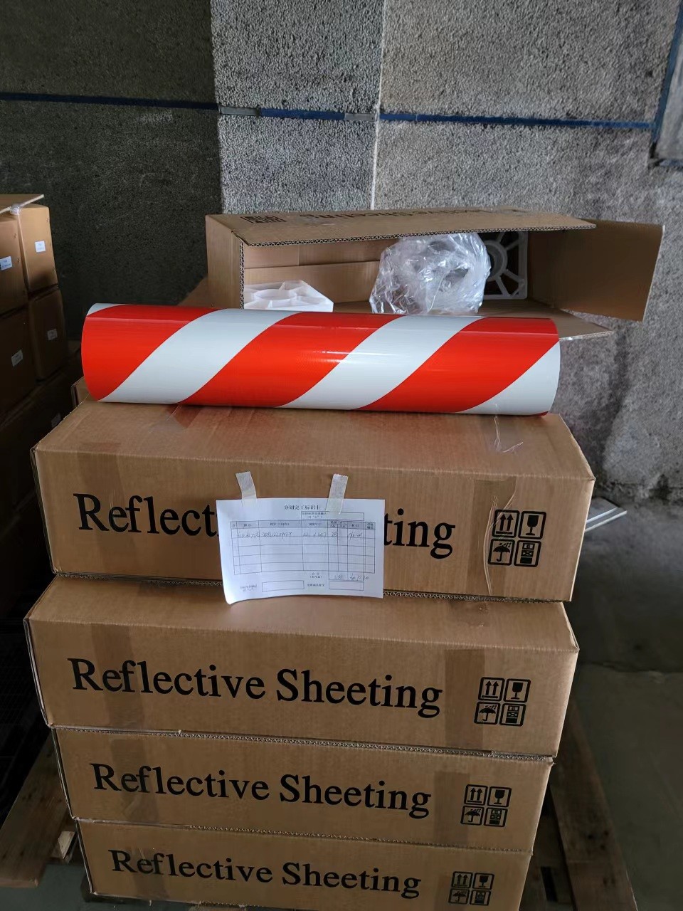 Commercial Glassbead Type PET Reflective Sheeting Vinyl Red 10cm / White 7.5cm Stripes