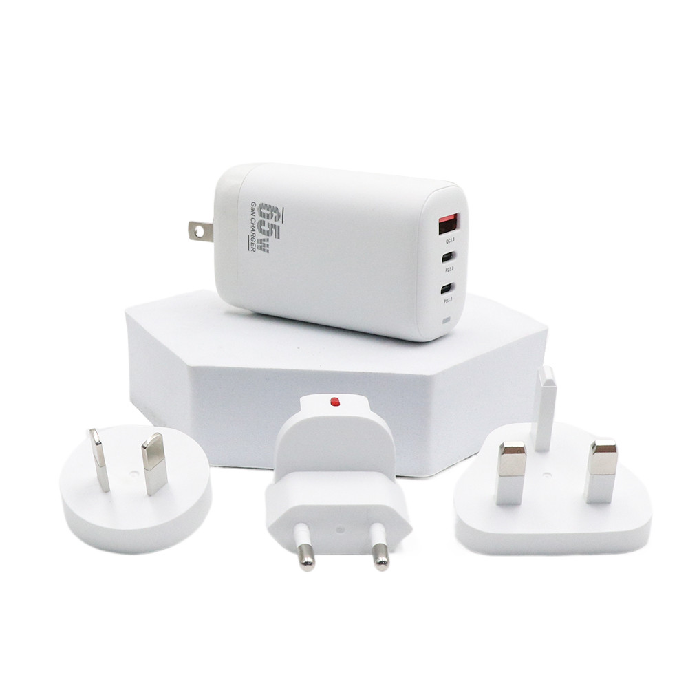 Smart Travel Smart Charging Universal Power Adapter for Smart Phone Android Phone MP3/4 US/EU/UK Type