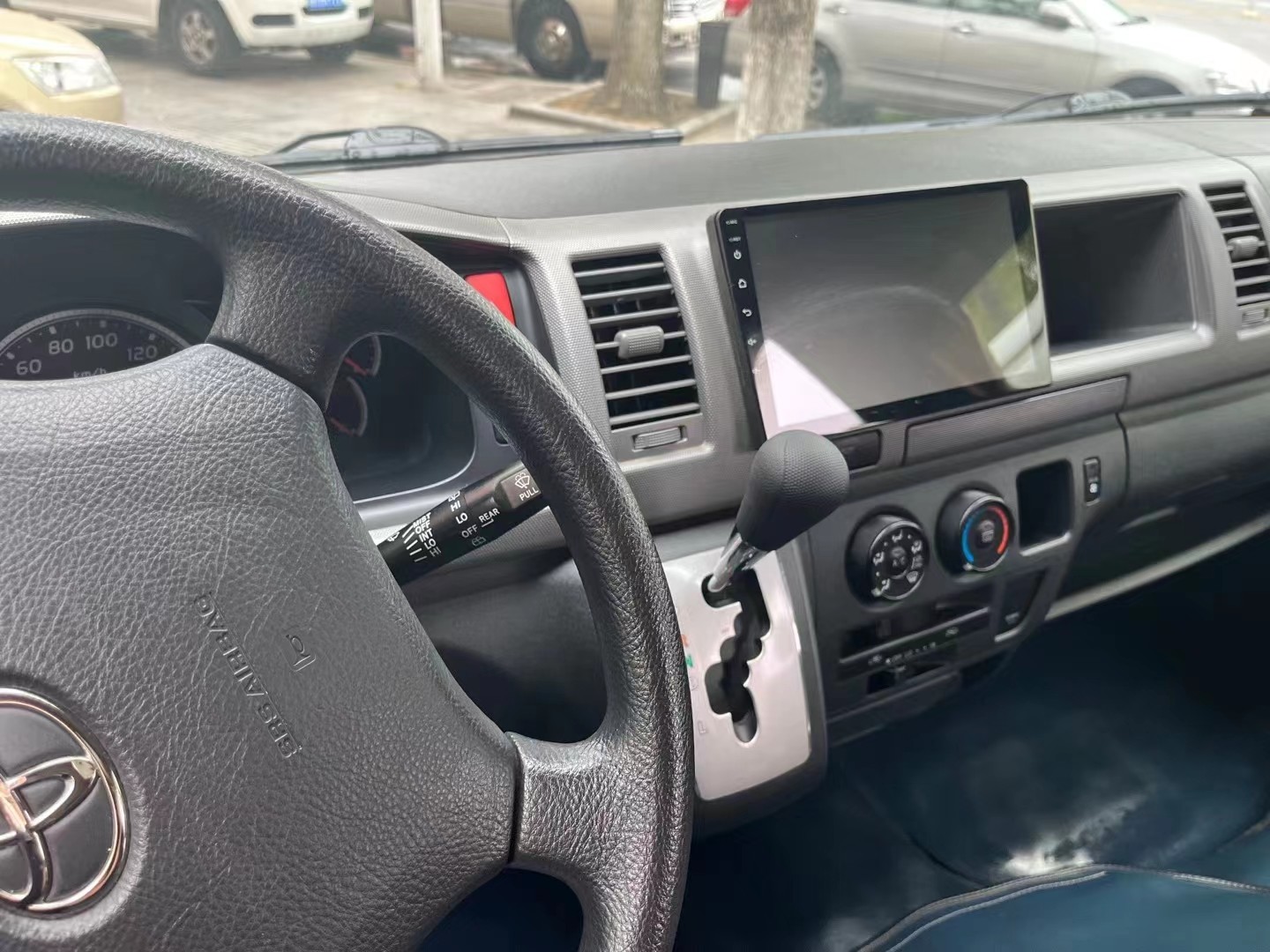 2018 Year 13 Seats Used Toyota Hiace Bus With Petrol Engine Used Mini Bus For Nigeria