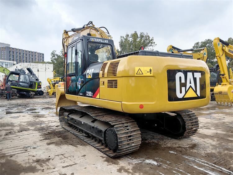 Affordable CAT320D Crawler Chain Excavator in Japan Original and Less Hours Guaranteed